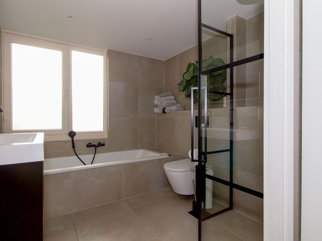 Van Anrooyplein 8, Bunschoten-Spakenburg