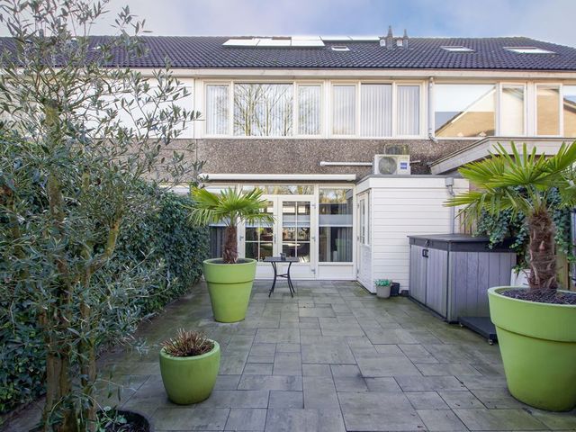 Van Anrooyplein 8, Bunschoten-Spakenburg