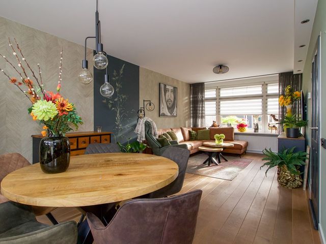 Van Anrooyplein 8, Bunschoten-Spakenburg