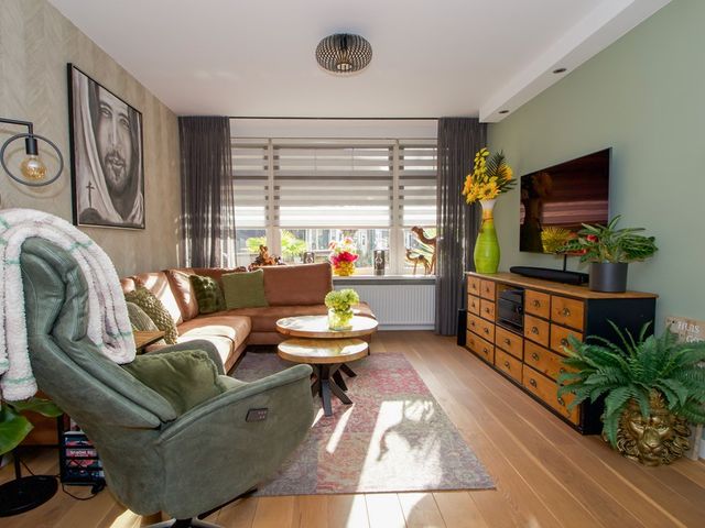 Van Anrooyplein 8, Bunschoten-Spakenburg