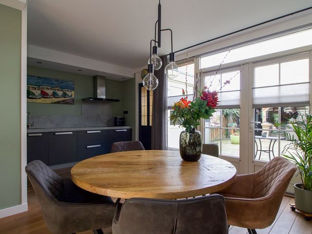 Van Anrooyplein 8, Bunschoten-Spakenburg