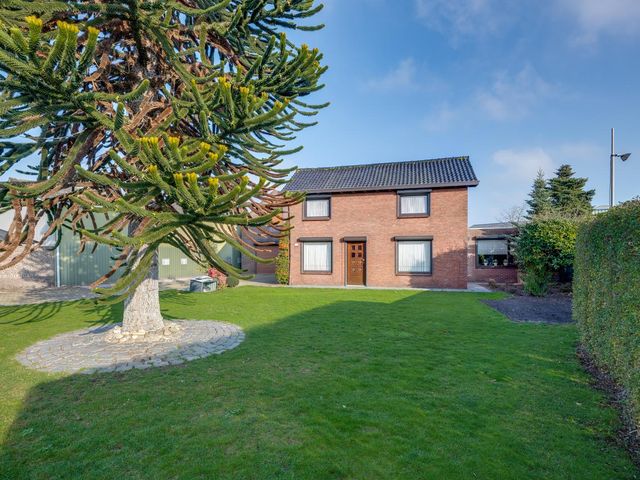 Elzenstraat 12, St. Willebrord