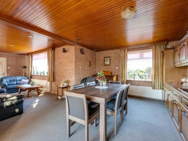 Elzenstraat 12, St. Willebrord