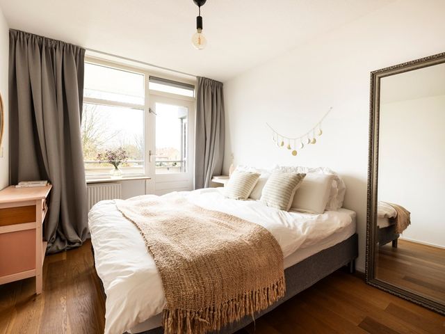 Narcisplantsoen 142, Haarlem