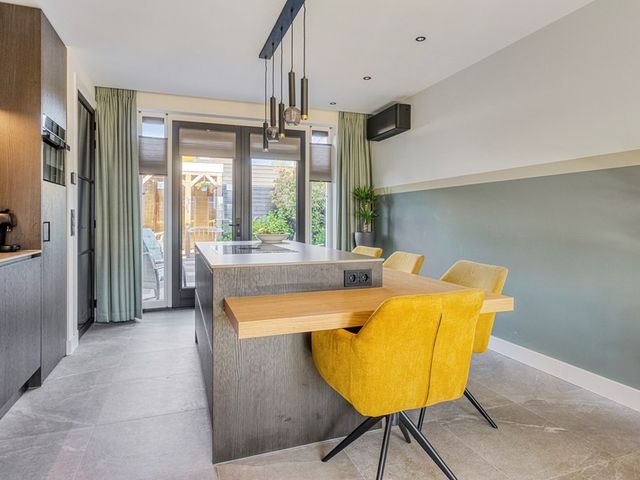 Herman de Ruijterstraat 12, Poederoijen