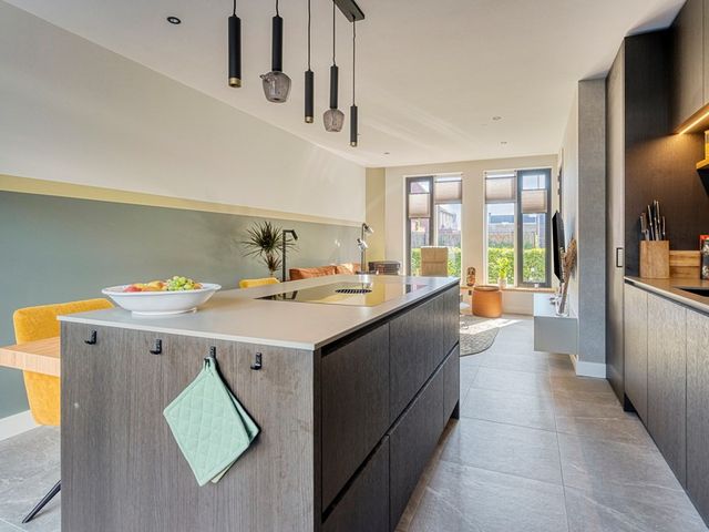 Herman de Ruijterstraat 12, Poederoijen