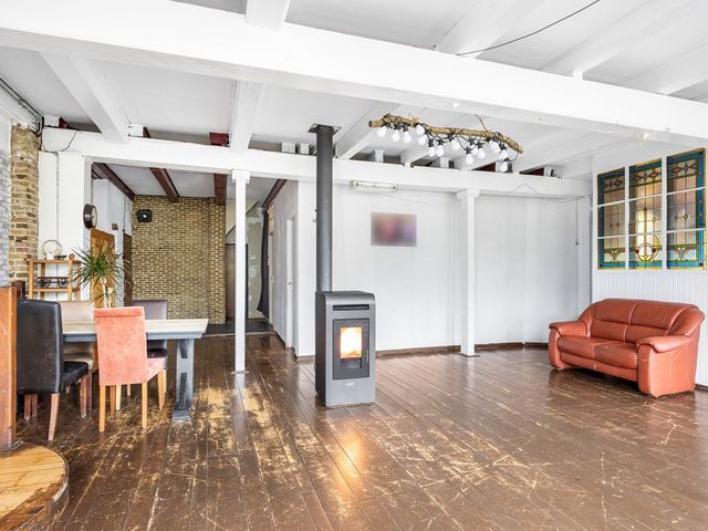 J.P. van der Bildtstraat 2, Vrouwenparochie