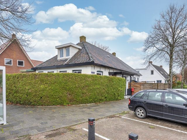 J.P. van der Bildtstraat 2, Vrouwenparochie