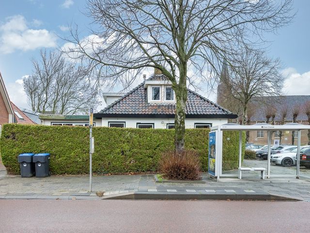 J.P. van der Bildtstraat 2, Vrouwenparochie