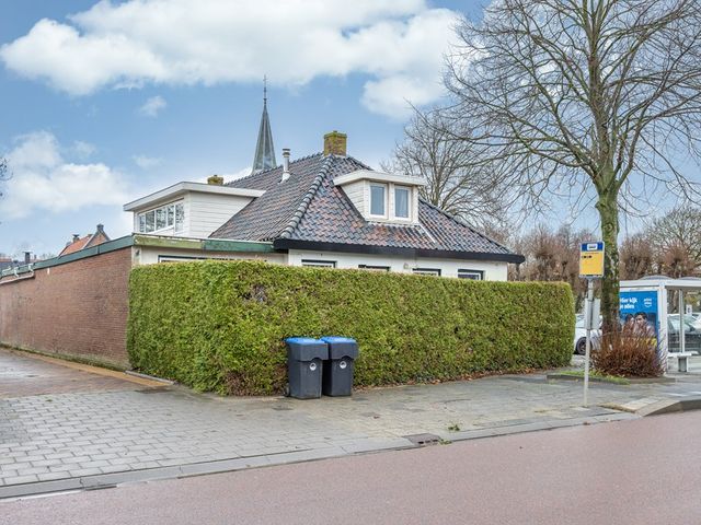 J.P. van der Bildtstraat 2, Vrouwenparochie