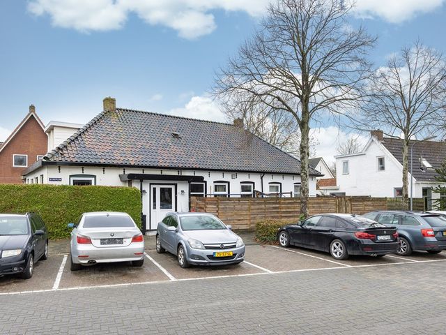 J.P. van der Bildtstraat 2, Vrouwenparochie