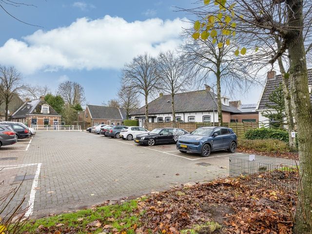 J.P. van der Bildtstraat 2, Vrouwenparochie