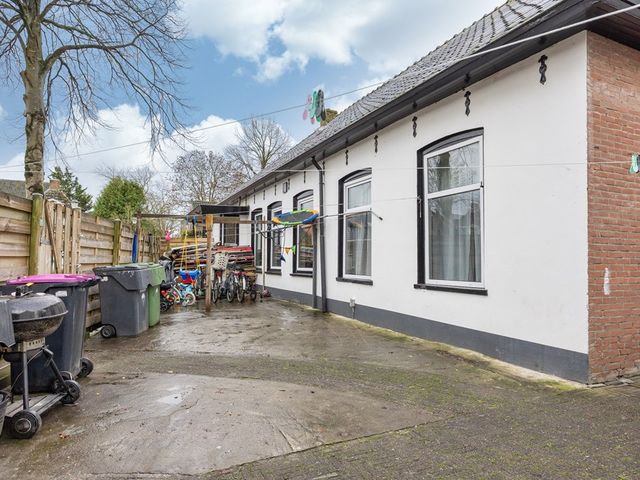 J.P. van der Bildtstraat 2, Vrouwenparochie