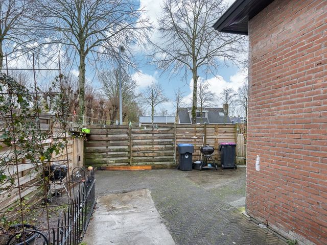 J.P. van der Bildtstraat 2, Vrouwenparochie