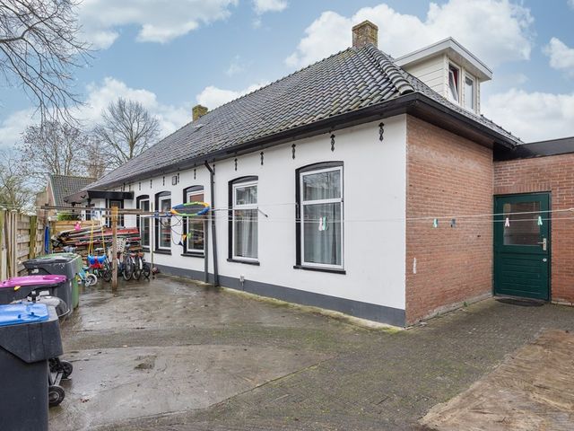 J.P. van der Bildtstraat 2, Vrouwenparochie