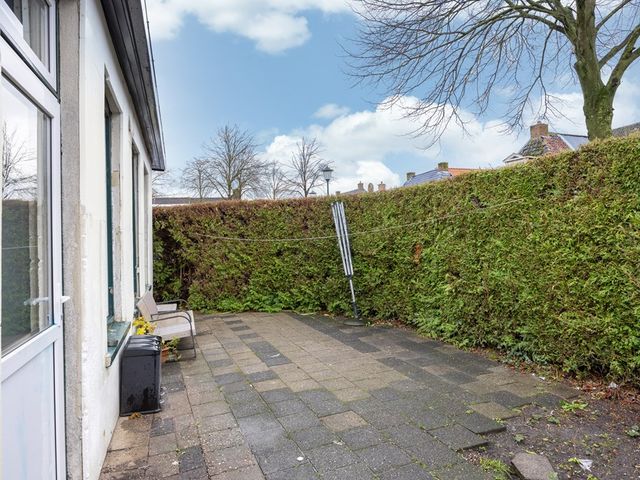 J.P. van der Bildtstraat 2, Vrouwenparochie