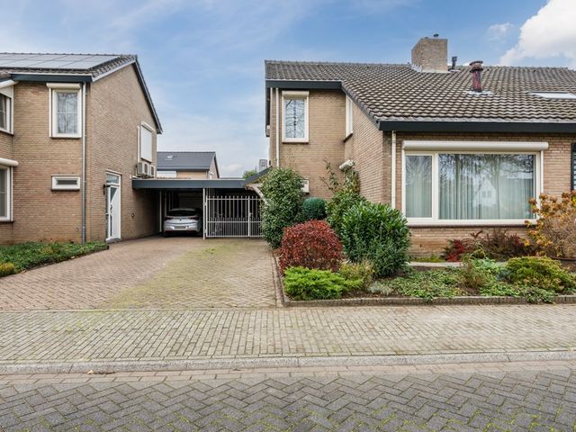 Constantijnlaan 11, Posterholt