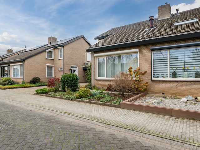 Constantijnlaan 11, Posterholt