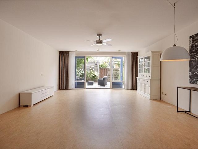 Salamander 75, Amstelveen