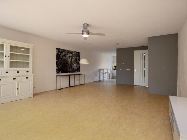 Salamander 75, Amstelveen