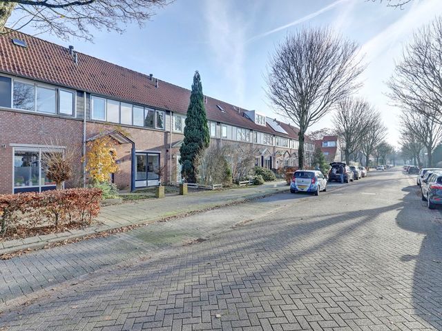 Pauwoog 93, Zeewolde