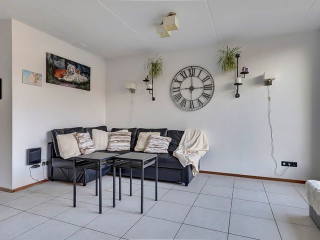 Pauwoog 93, Zeewolde