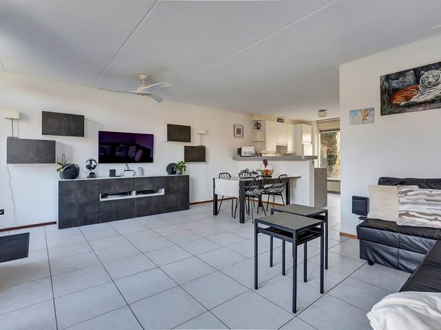 Pauwoog 93, Zeewolde