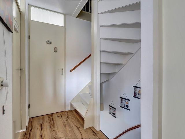 Pauwoog 93, Zeewolde