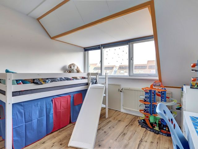 Pauwoog 93, Zeewolde