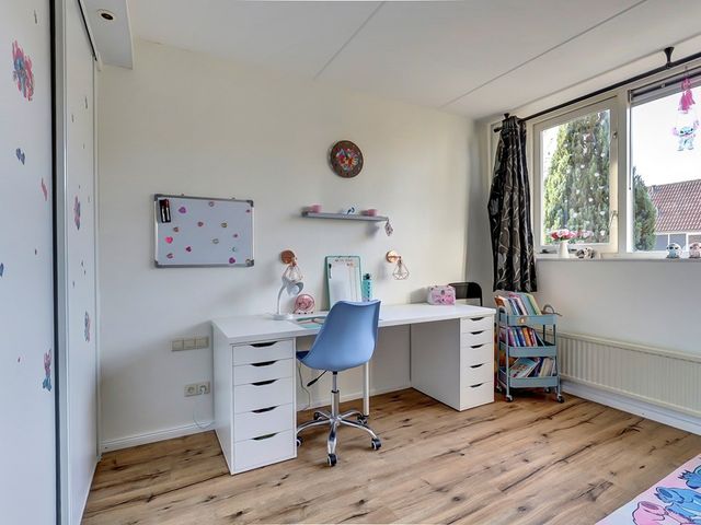 Pauwoog 93, Zeewolde