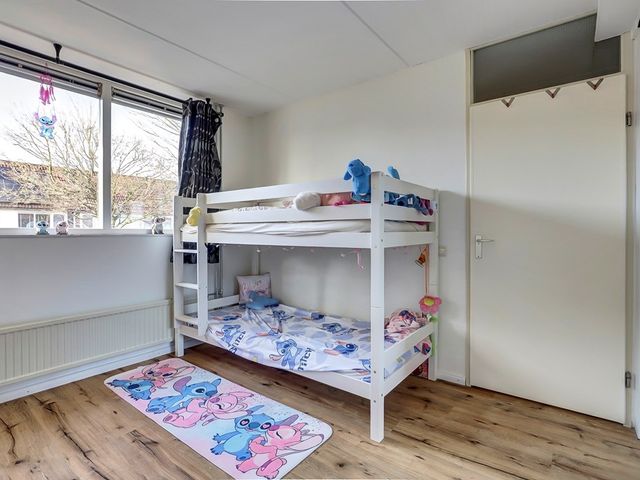 Pauwoog 93, Zeewolde