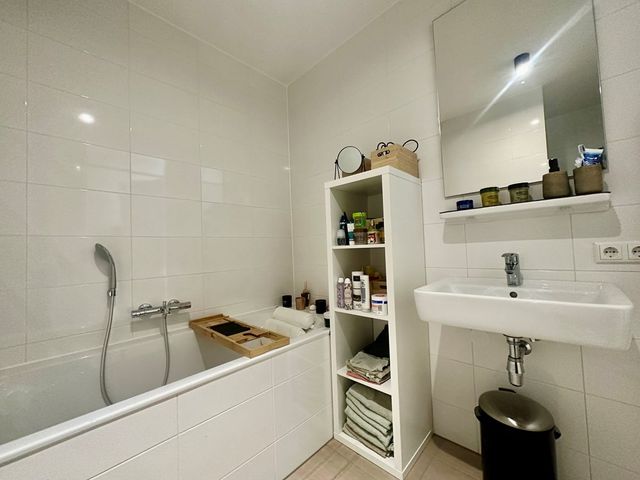 Escamplaan 870K, Den Haag