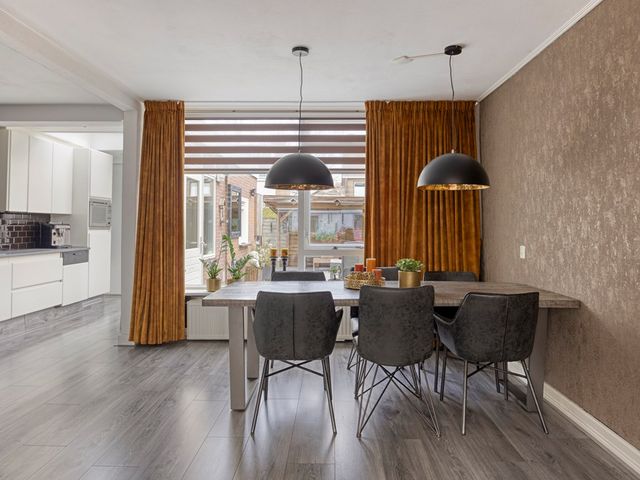 Vlietstraat 21, Schelluinen