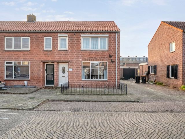 Wethouder Robaardstraat 22, Hoogeveen