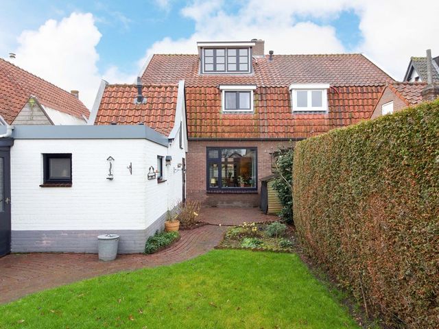 Koningin Emmastraat 17, Bunschoten-Spakenburg