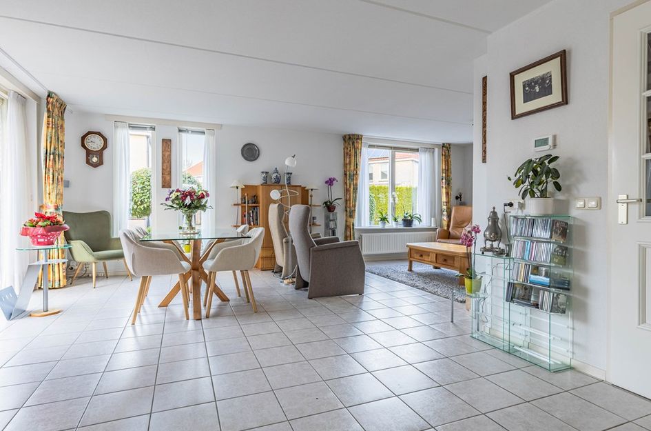 Domela Nieuwenhuisstraat 45