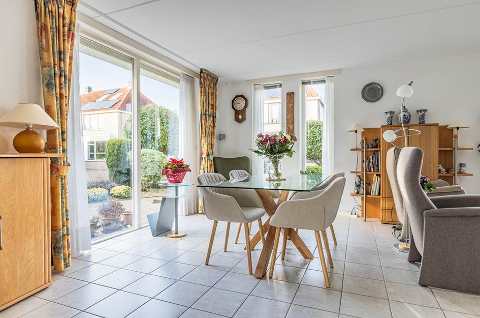 Domela Nieuwenhuisstraat 45