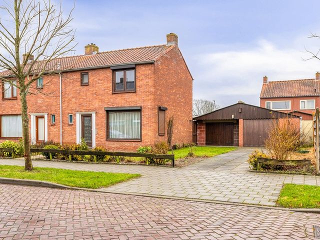 Burg. IJsebaertstraat 3, Sint Jansteen