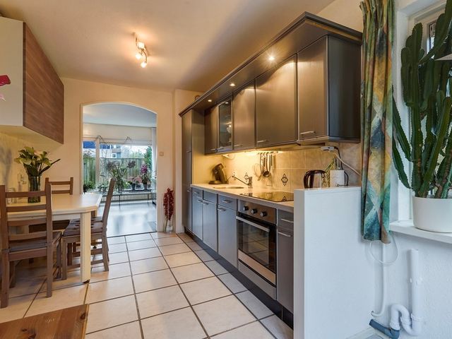 Brilduikerhof 8, Delft