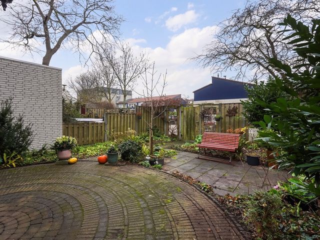 Brilduikerhof 8, Delft