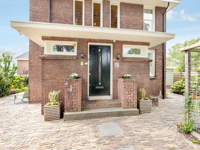 Oranjelaan 1, Waddinxveen