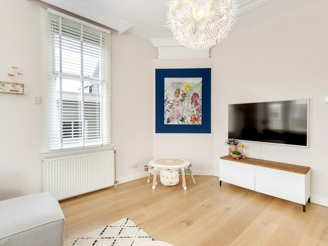 Oranjelaan 1, Waddinxveen