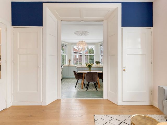 Oranjelaan 1, Waddinxveen