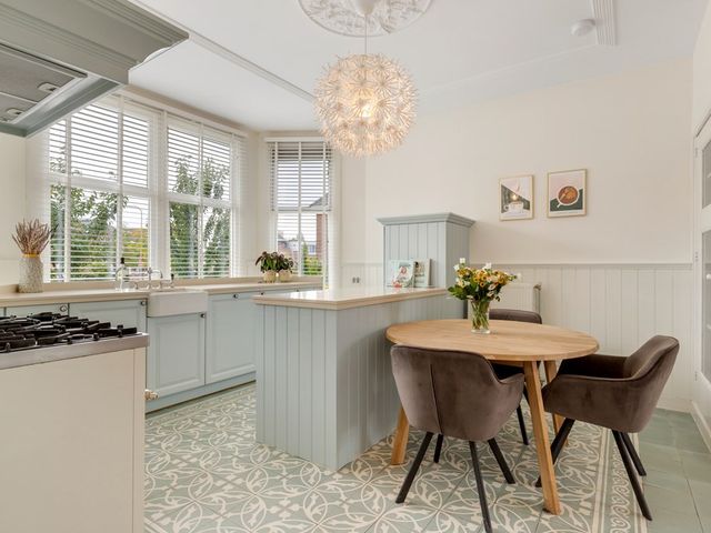 Oranjelaan 1, Waddinxveen