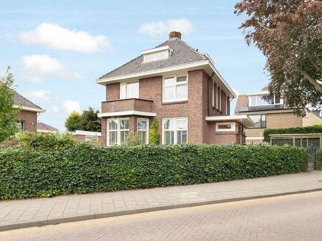 Oranjelaan 1, Waddinxveen