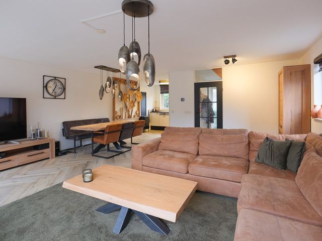 Klavergriend 77B, Almere