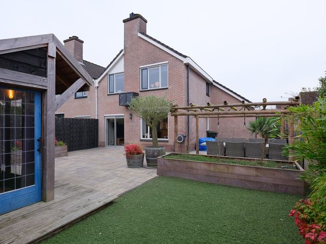 Klavergriend 77B, Almere