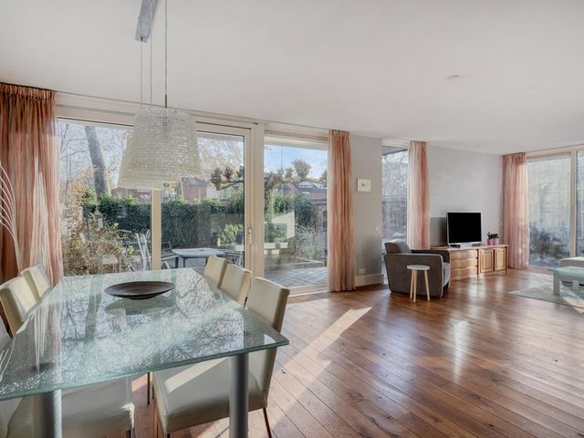 Carolinen 8, Capelle aan den IJssel