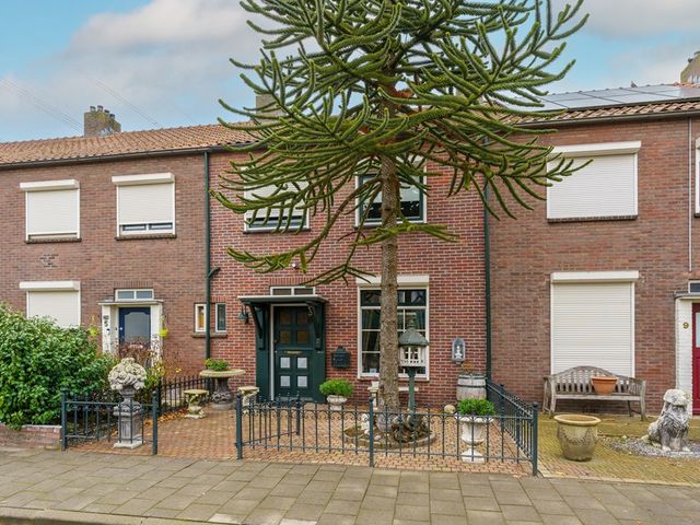 Loek Verstrijdenstraat 7, Best