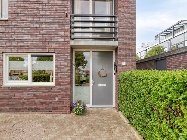 Bras 1, Bunschoten-Spakenburg